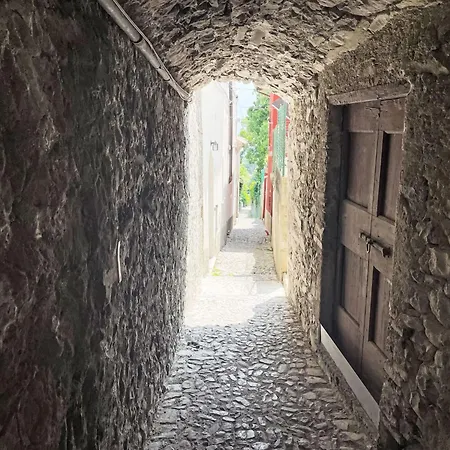 Dema-2 By Interhome ميزّيجرا